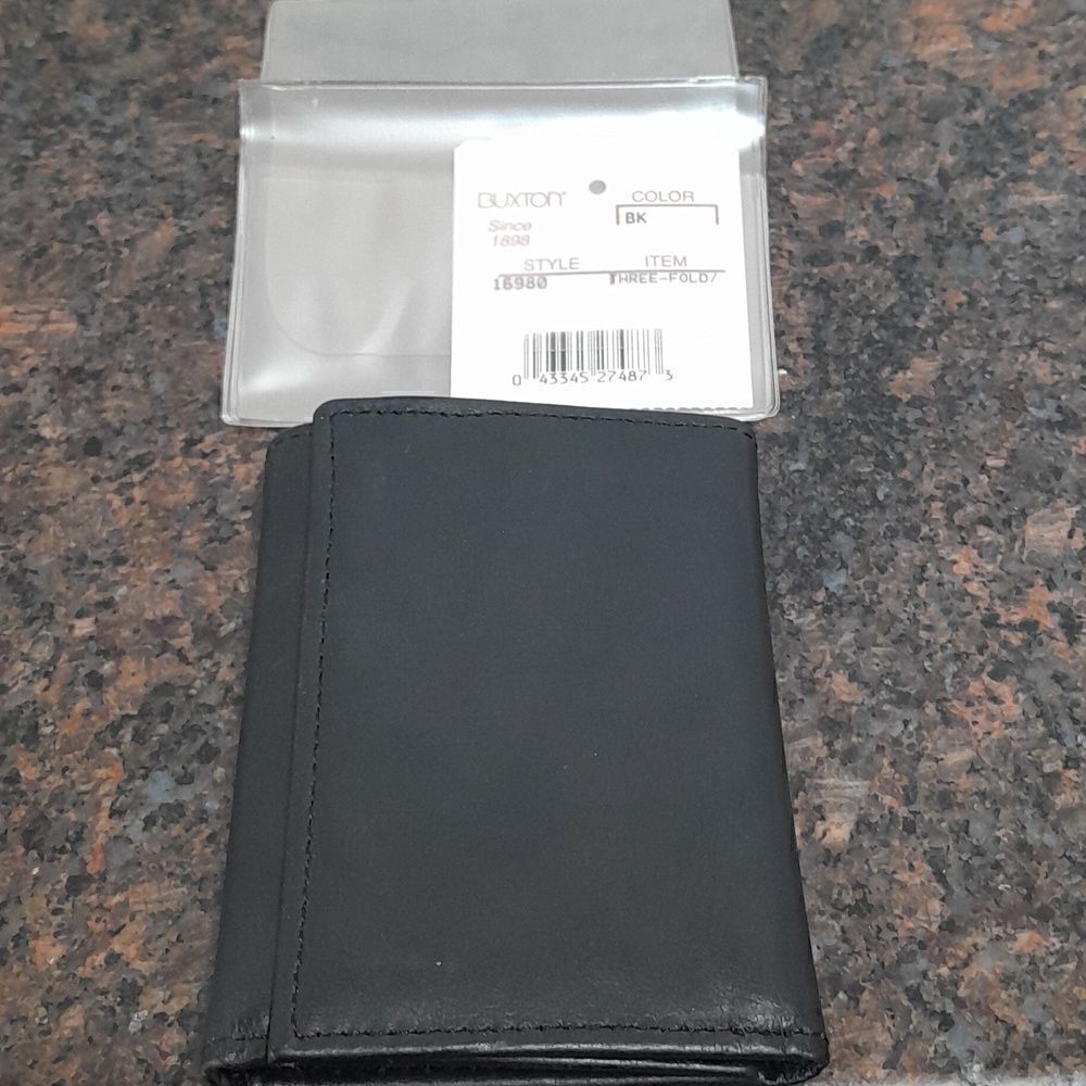 Buxton RFTD Wallet...NWT...  
